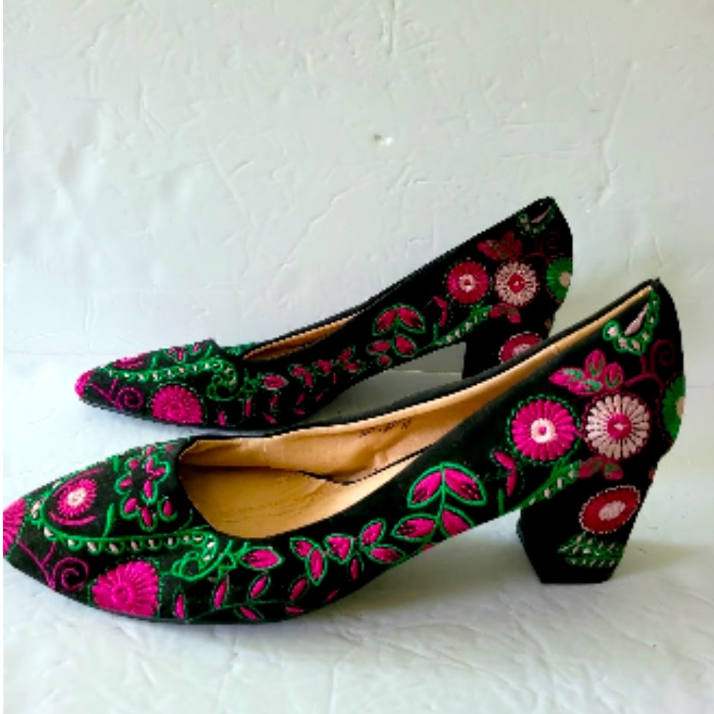 Eloquii Black Embroider Heel shoes women’s size 9 wide (plus size)